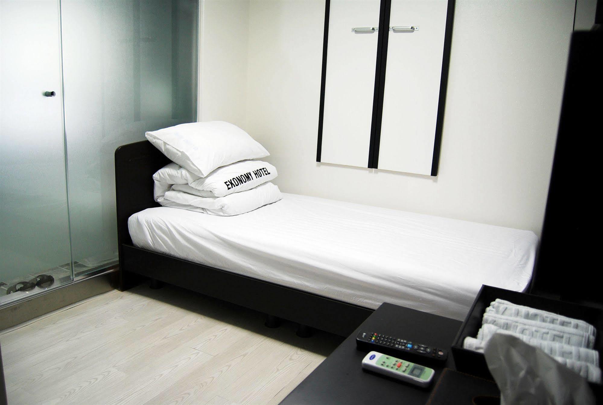 Ekonomy Hotel Nampo Пусан Экстерьер фото